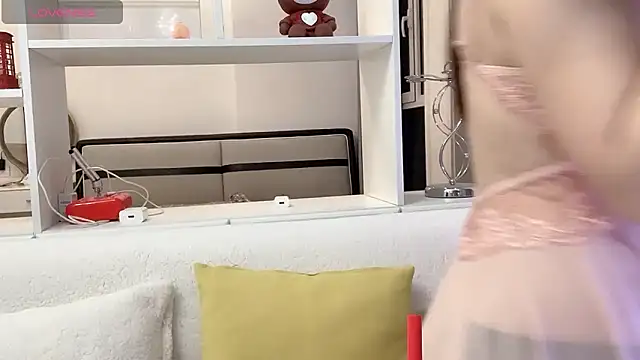 LunaDeVaal online show from 04/23/26, 12:29