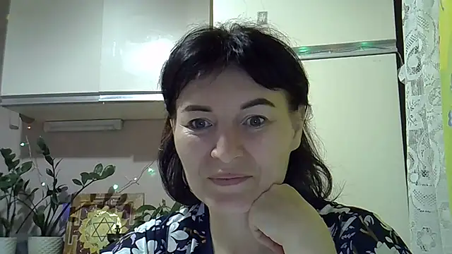 Krystal 82 online show from 10/02/25, 05:42