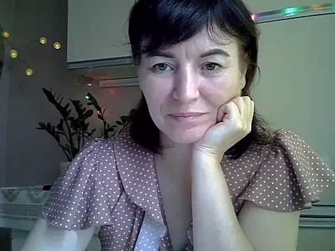 Krystal 82 online show from 10/10/25, 10:36