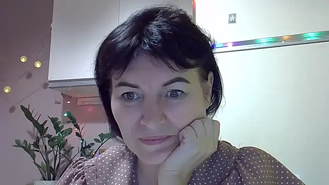 Krystal 82 online show from 10/11/25, 07:45