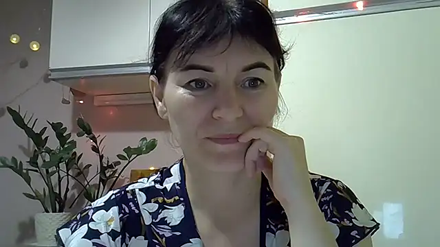 Krystal 82 online show from 10/24/25, 10:17