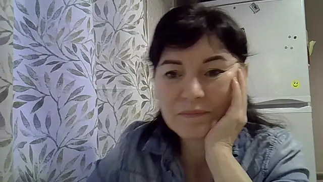 Krystal 82 online show from 12/17/25, 12:44