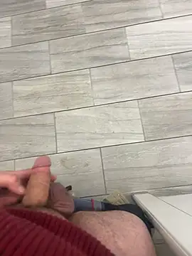 Snapshot of Malesub-84 chatting on 10/24/25, 04:47 Malesub-84 online show from 10/24/25, 04:47