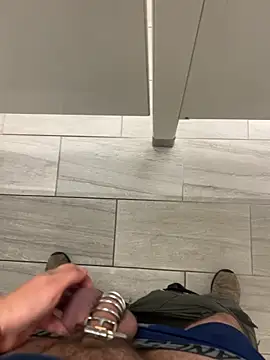 Snapshot of Malesub-84 chatting on 10/31/25, 12:06 Malesub-84 online show from 10/31/25, 12:06