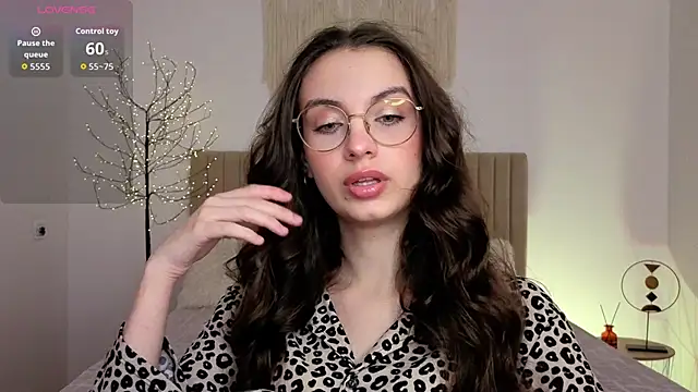 Real cutie1 online show from 06/08/26, 01:11