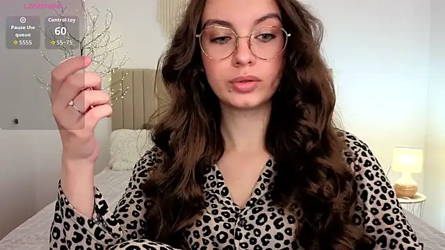 Real cutie1 online show from 06/19/26, 01:04