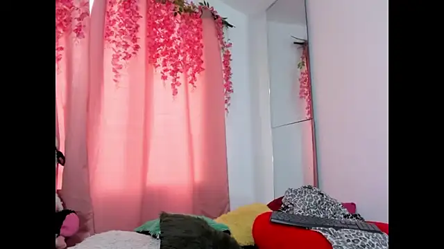 Snapshot of lanastone86 chatting on 10/08/25, 12:58 lanastone86 online show from 10/08/25, 12:58