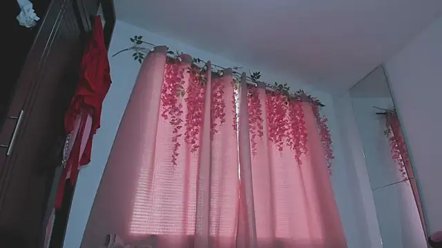 Snapshot of lanastone86 chatting on 11/26/25, 12:28 lanastone86 online show from 11/26/25, 12:28