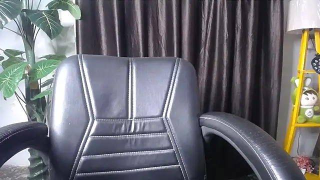 Snapshot of kiara_1122 chatting on 04/25/26, 10:18 kiara 1122 online show from 04/25/26, 10:18