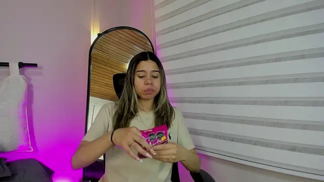 Snapshot of Rachell_criss chatting on 09/11/25, 04:12 Rachell criss online show from 09/11/25, 04:12