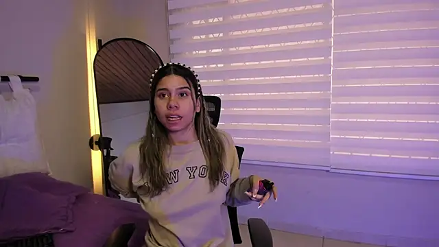 Snapshot of Rachell_criss chatting on 10/06/25, 06:05 Rachell criss online show from 10/06/25, 06:05