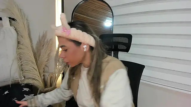 Snapshot of Rachell_criss chatting on 10/26/25, 03:45 Rachell criss online show from 10/26/25, 03:45