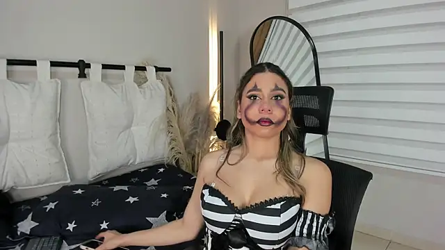 Snapshot of Rachell_criss chatting on 10/31/25, 05:30 Rachell criss online show from 10/31/25, 05:30