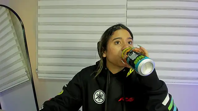 Snapshot of Rachell_criss chatting on 11/15/25, 03:59 Rachell criss online show from 11/15/25, 03:59