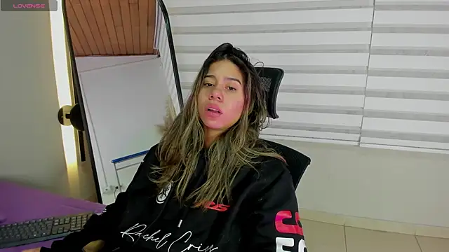 Snapshot of Rachell_criss chatting on 12/22/25, 03:47 Rachell criss online show from 12/22/25, 03:47