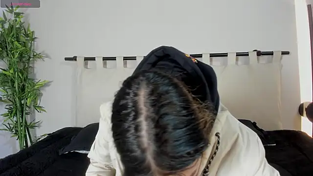 Snapshot of Rachell_criss chatting on 02/14/26, 03:58 Rachell criss online show from 02/14/26, 03:58