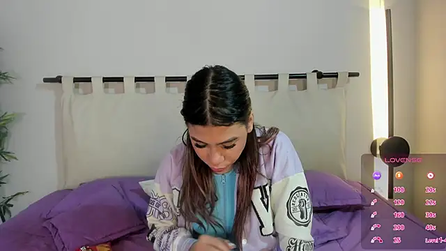 Snapshot of Rachell_criss chatting on 02/22/26, 04:02 Rachell criss online show from 02/22/26, 04:02