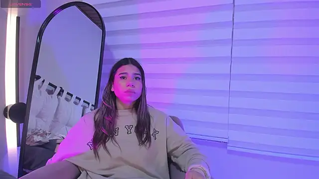 Snapshot of Rachell_criss chatting on 02/25/26, 04:00 Rachell criss online show from 02/25/26, 04:00