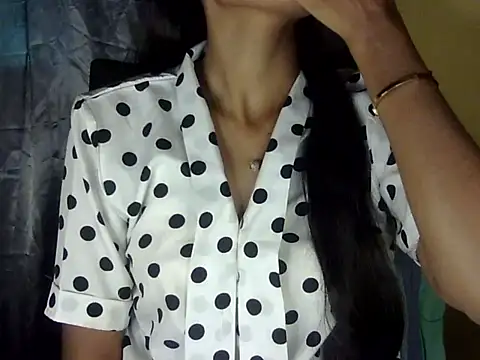 zara Khan0 online show from 11/30/25, 02:15