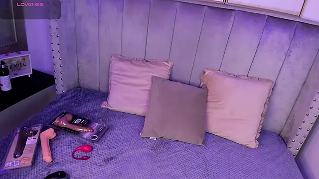 Seshat Hitt online show from 10/10/25, 03:16