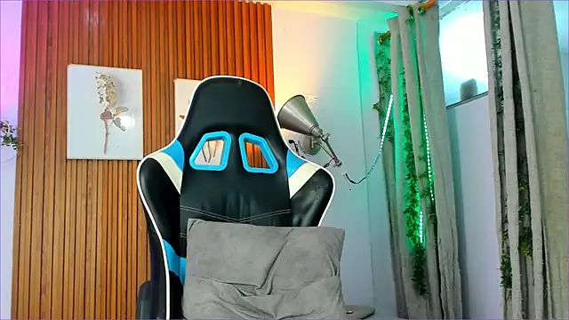 Evaa 18 online show from 09/09/25, 05:34