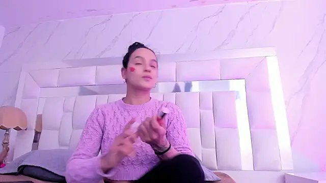 Snapshot of Maia_Park chatting on 02/20/26, 11:43 Maia Park online show from 02/20/26, 11:43