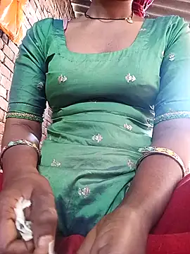 Snapshot of Reeta-rani chatting on 11/01/25, 04:03 Reeta-rani online show from 11/01/25, 04:03