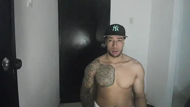 Snapshot of ThiagoLugo chatting on 06/17/26, 04:08 ThiagoLugo online show from 06/17/26, 04:08