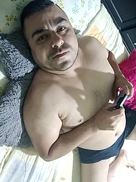 Snapshot of romiroom chatting on 10/22/25, 01:17 romiroom online show from 10/22/25, 01:17