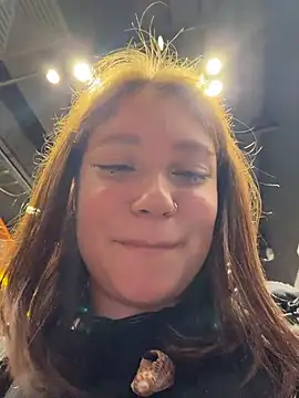Snapshot of lucy-joy chatting on 06/16/26, 10:18 lucy-joy online show from 06/16/26, 10:18