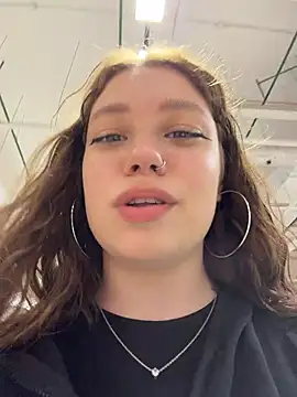 Snapshot of lucy-joy chatting on 07/06/26, 10:12 lucy-joy online show from 07/06/26, 10:12