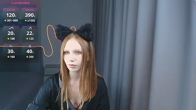 Snapshot of FoxyMira chatting on 09/23/25, 01:25 FoxyMira online show from 09/23/25, 01:25