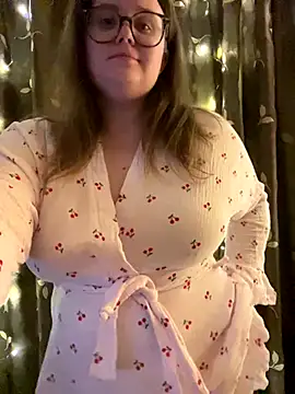 Snapshot of MariaMirabella chatting on 11/15/25, 04:25 MariaMirabella online show from 11/15/25, 04:25