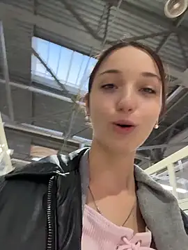 DollyTall online show from 10/21/25, 11:44