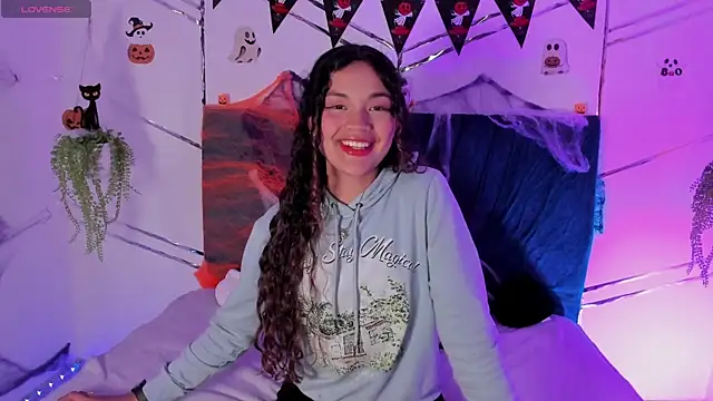 Camilla Miller01 online show from 10/17/25, 09:17