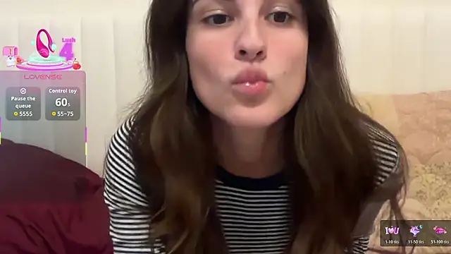 Snapshot of heyitsmadig chatting on 11/21/25, 07:45 heyitsmadig online show from 11/21/25, 07:45