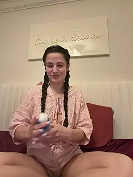 Snapshot of heyitsmadig chatting on 03/13/26, 11:50 heyitsmadig online show from 03/13/26, 11:50