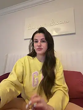 Snapshot of heyitsmadig chatting on 04/07/26, 01:44 heyitsmadig online show from 04/07/26, 01:44