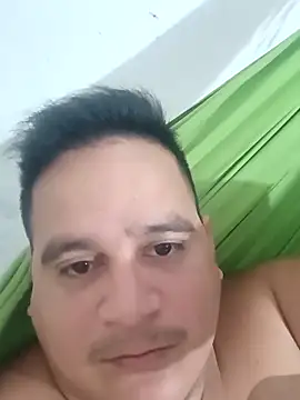 Snapshot of reguetones92 chatting on 11/15/25, 11:40 reguetones92 online show from 11/15/25, 11:40