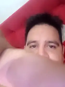 Snapshot of reguetones92 chatting on 12/03/25, 05:33 reguetones92 online show from 12/03/25, 05:33