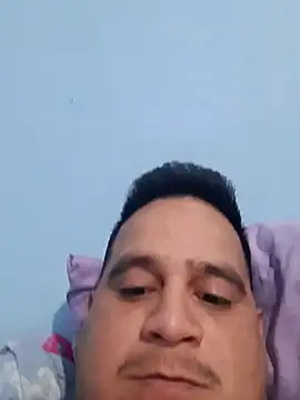 Snapshot of reguetones92 chatting on 03/11/26, 10:32 reguetones92 online show from 03/11/26, 10:32