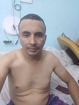 Snapshot of miroqui143 chatting on 02/05/26, 01:10 miroqui143 online show from 02/05/26, 01:10