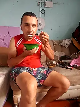 Snapshot of miroqui143 chatting on 02/08/26, 02:42 miroqui143 online show from 02/08/26, 02:42