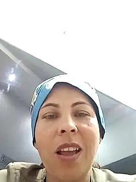 Snapshot of Yanis_Ariel12 chatting on 10/05/25, 04:38 Yanis Ariel12 online show from 10/05/25, 04:38