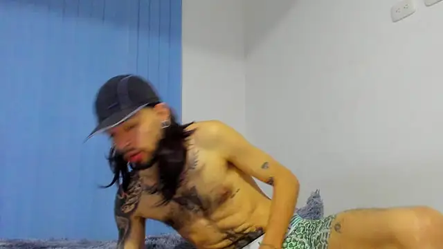 Snapshot of Theferxxo_12 chatting on 10/27/25, 11:52 Theferxxo 12 online show from 10/27/25, 11:52