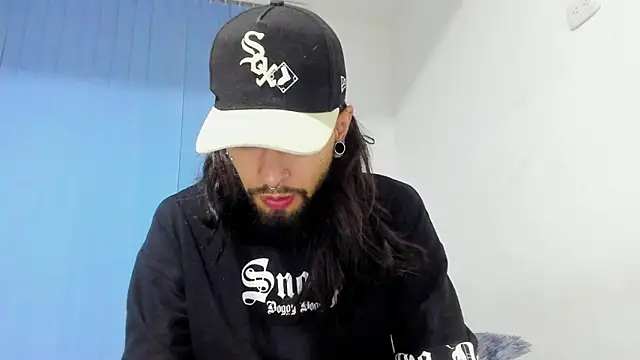 Snapshot of Theferxxo_12 chatting on 10/28/25, 11:07 Theferxxo 12 online show from 10/28/25, 11:07