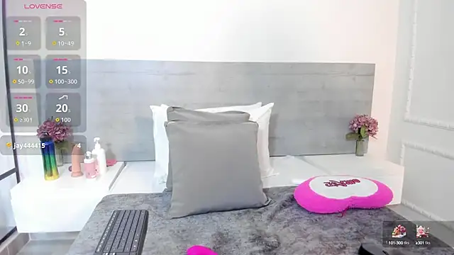 sunnyWhitee online show from 09/24/25, 07:17