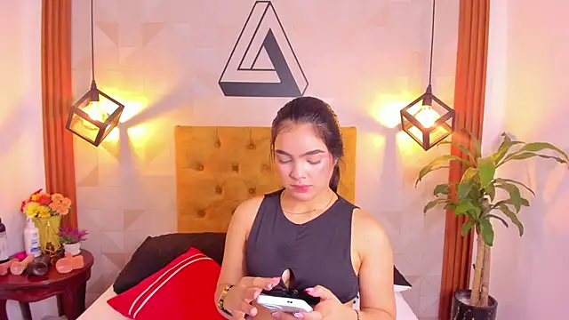 Snapshot of violet_sweet19 chatting on 04/13/26, 11:48 violet sweet19 online show from 04/13/26, 11:48