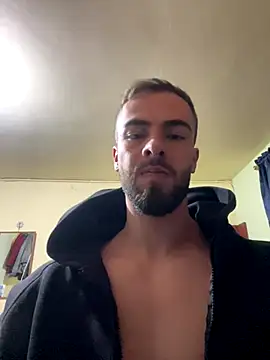 Snapshot of MaxDell chatting on 09/18/25, 02:13 MaxDell online show from 09/18/25, 02:13