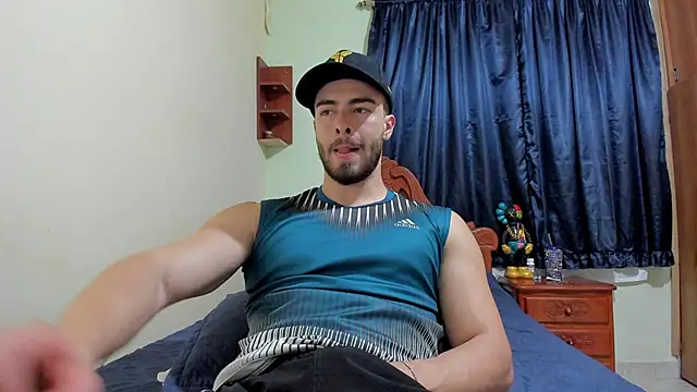 Snapshot of MaxDell chatting on 11/14/25, 01:37 MaxDell online show from 11/14/25, 01:37